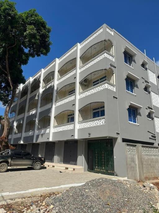 Grey Pearl Apartments Where Raha Is Also Our Priority Malindi Esterno foto